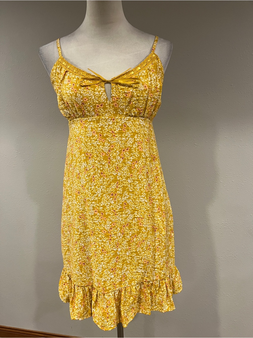 No Boundaries‎ Yellow Floral Tie-Front Sundress size large